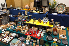 かなざわ骨董フェアは、目利きが勝負！店主との価格交渉も行われますよ。