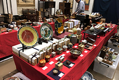 かなざわ骨董フェアは古民具・西洋骨董・中国陶磁・欄間・古着・東アジア民芸品なども多数出品されております。